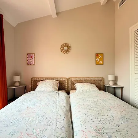 With Private Garden, Domaine Les Restanques Βίλα