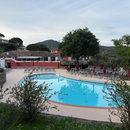 With Private Garden, Domaine Les Restanques Βίλα